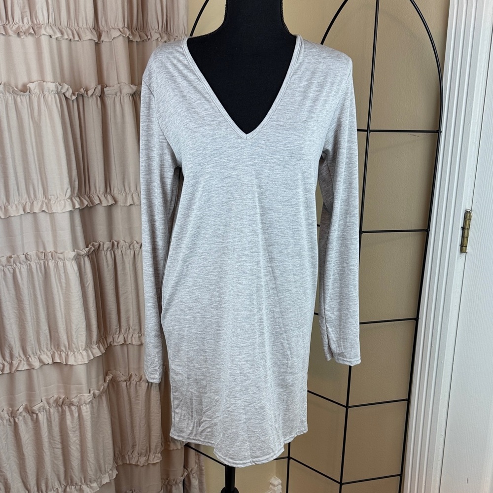PrettyLittleThing Gray V-Neck T-shirt Dress Size 6 NWT